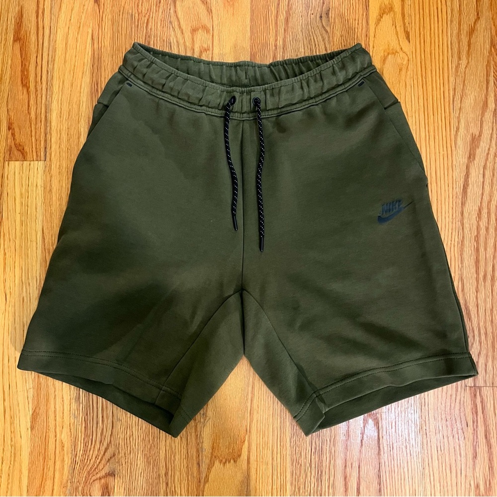 Nike Tech Fleece Men's Olive Green Shorts Small
